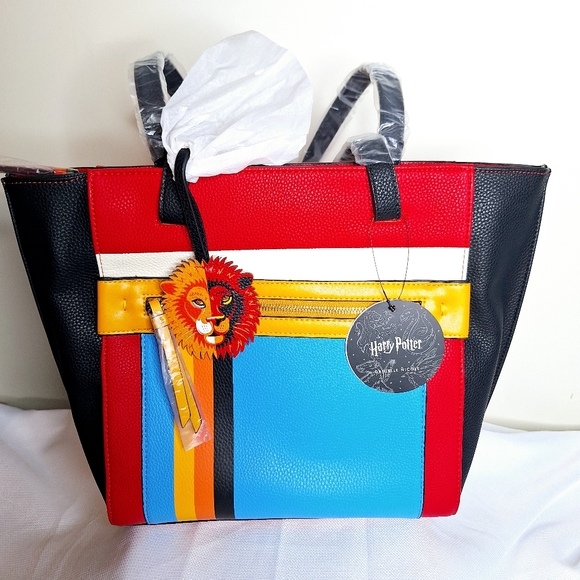 Danielle Nicole Handbags - NWT Danielle Nicole " The Gryffindor" limited edition Harry Potter bag.